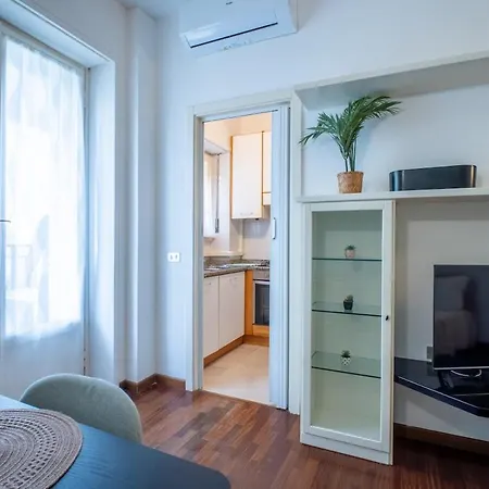 아파트 Duomo 10 Minutes Away Spacious 5 Pax Balcony Wifi Ac 밀라노
