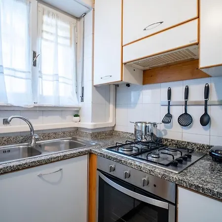 Duomo 10 Minutes Away Spacious 5 Pax Balcony Wifi Ac 아파트