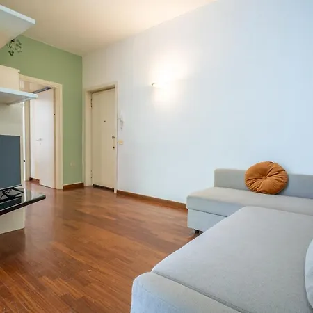 Duomo 10 Minutes Away Spacious 5 Pax Balcony Wifi Ac * 밀라노