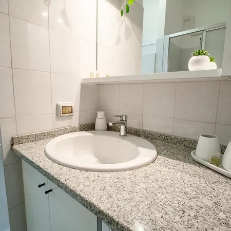 Duomo 10 Minutes Away Spacious 5 Pax Balcony Wifi Ac 밀라노