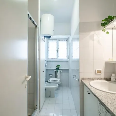 Duomo 10 Minutes Away Spacious 5 Pax Balcony Wifi Ac 아파트 *