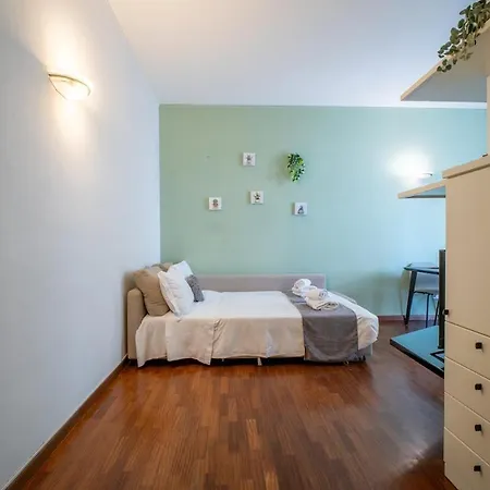 Duomo 10 Minutes Away Spacious 5 Pax Balcony Wifi Ac *