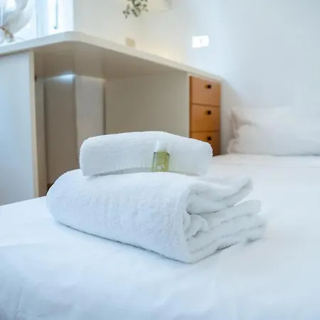 Duomo 10 Minutes Away Spacious 5 Pax Balcony Wifi Ac Appartamento